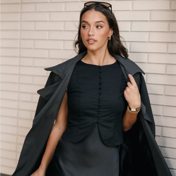 Petal & Pup Daniella Front Buttons Linen Vest Black - Picture 1 of 14